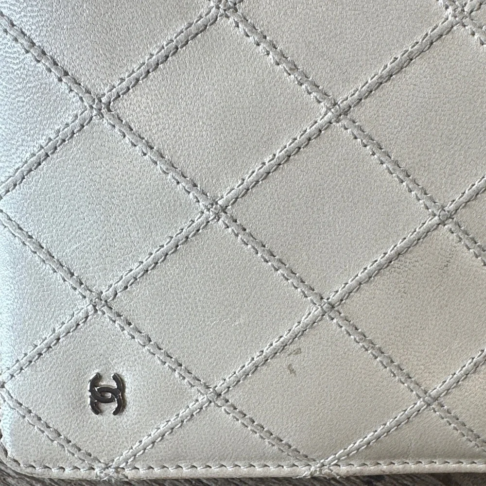 CHANEL Quilted Card Case Wallet in Beige Leather with Silver CC
